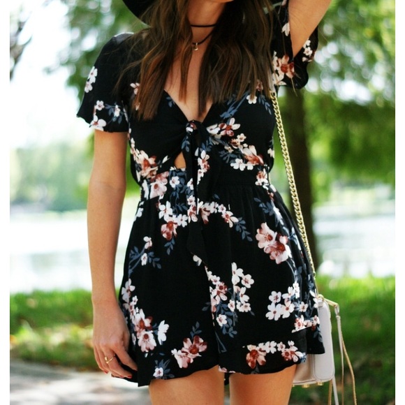 AE Floral Romper - Picture 3 of 5